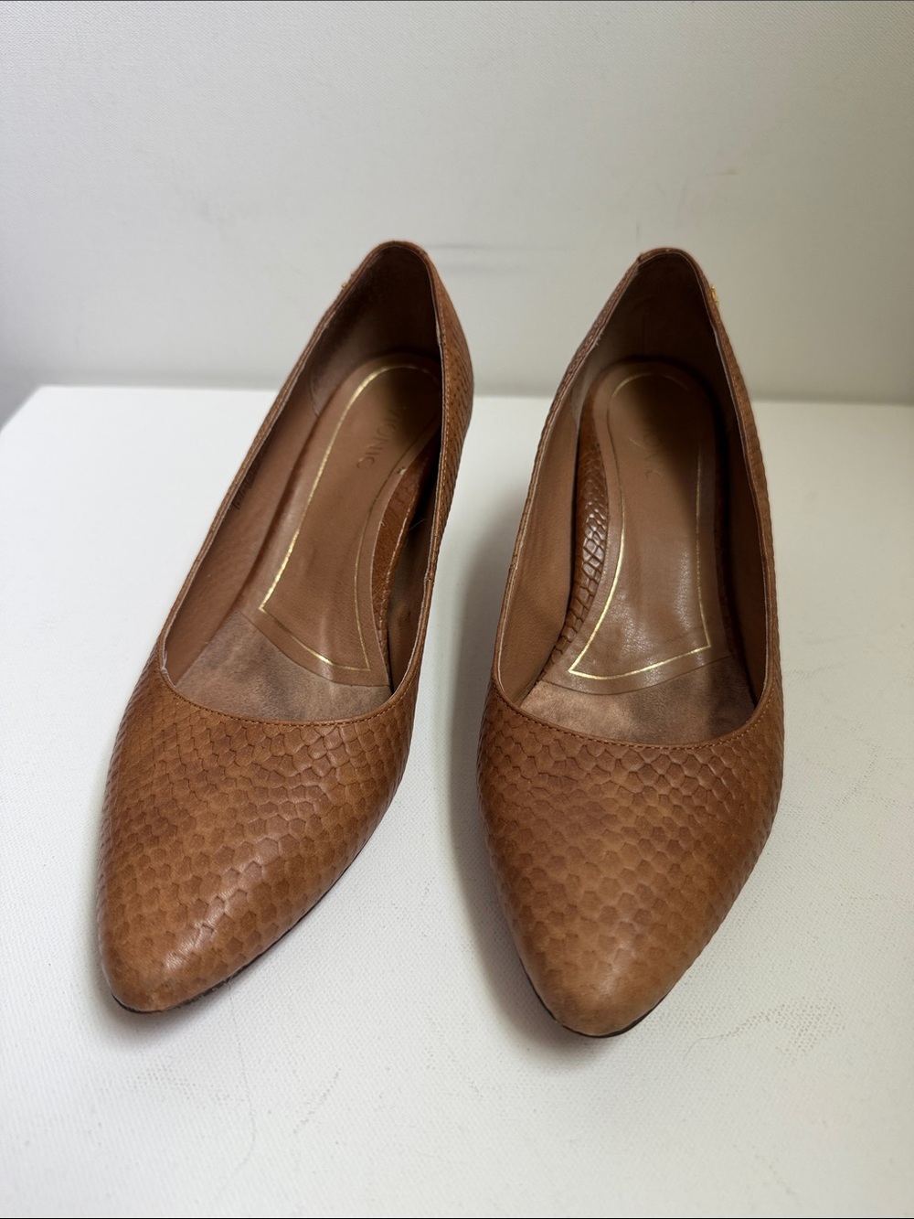 Vionic Tan Textured Pointed-Toe Pumps | 8.5